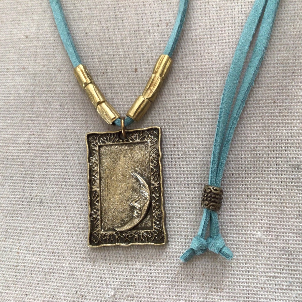 New Sundance Charm Adjustable Blue Suede Cord Hammered Pendant Necklace 30$